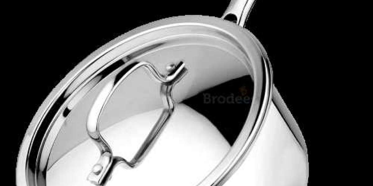 Tri-ply stainless steel cookware