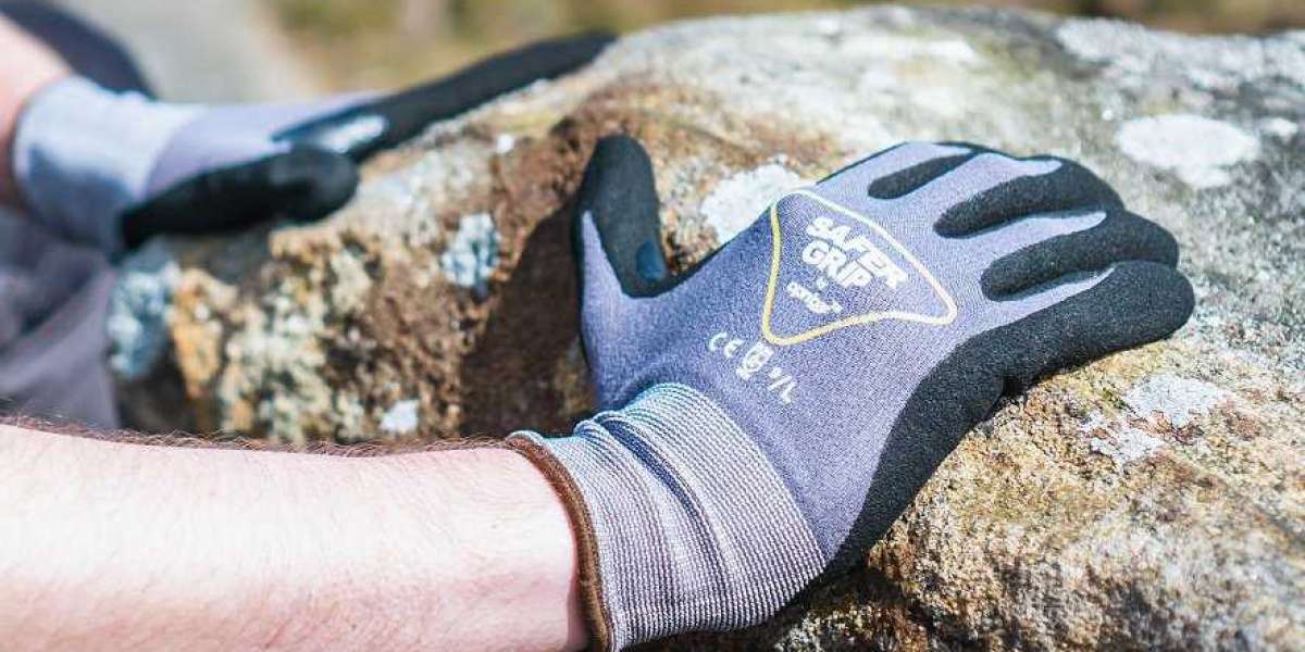 Best Hiking Gloves Guide