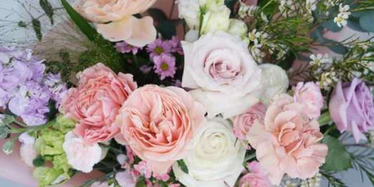 10 Unique Ways to Say Congratulations with Flowers
