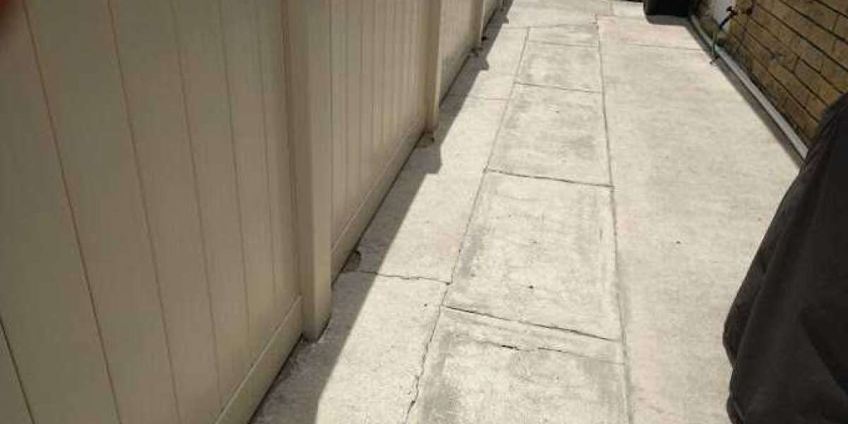 In what scenarios is temporary fencing most commonly used?