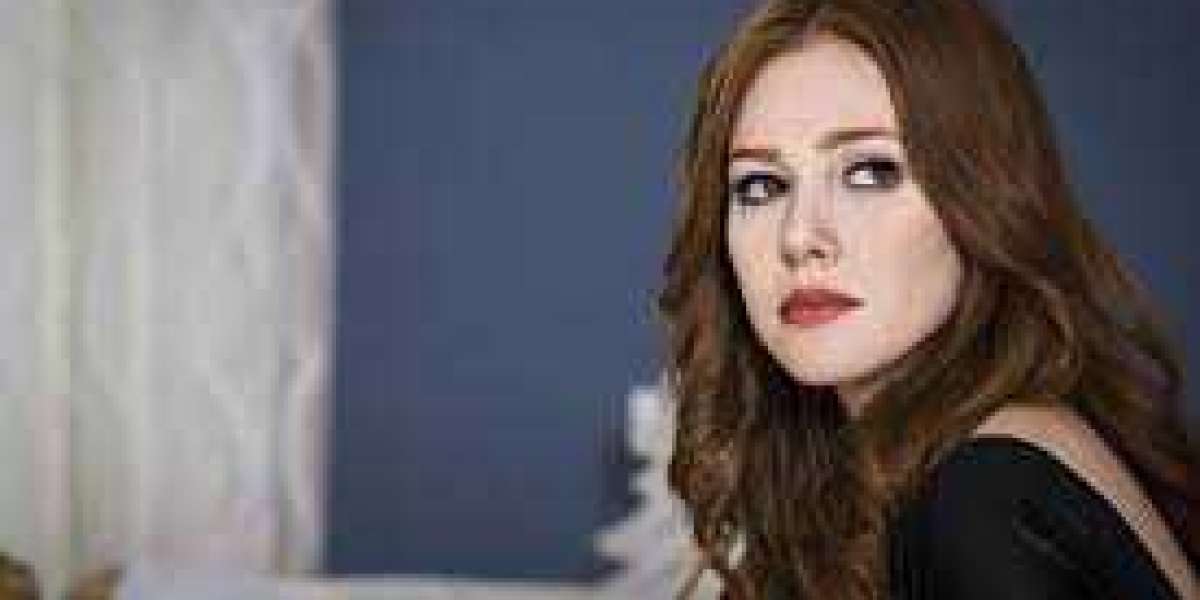 How Elçin Sangu Balances Fame and Personal Life