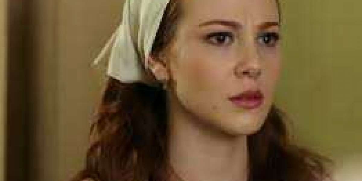 How Elçin Sangu Balances Fame and Personal Lif