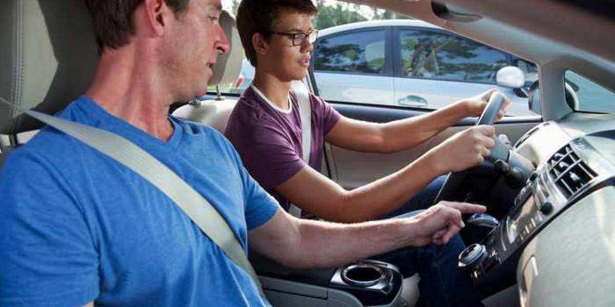 How to Maximise Your Confidence with a Driving Instructor in Manchester