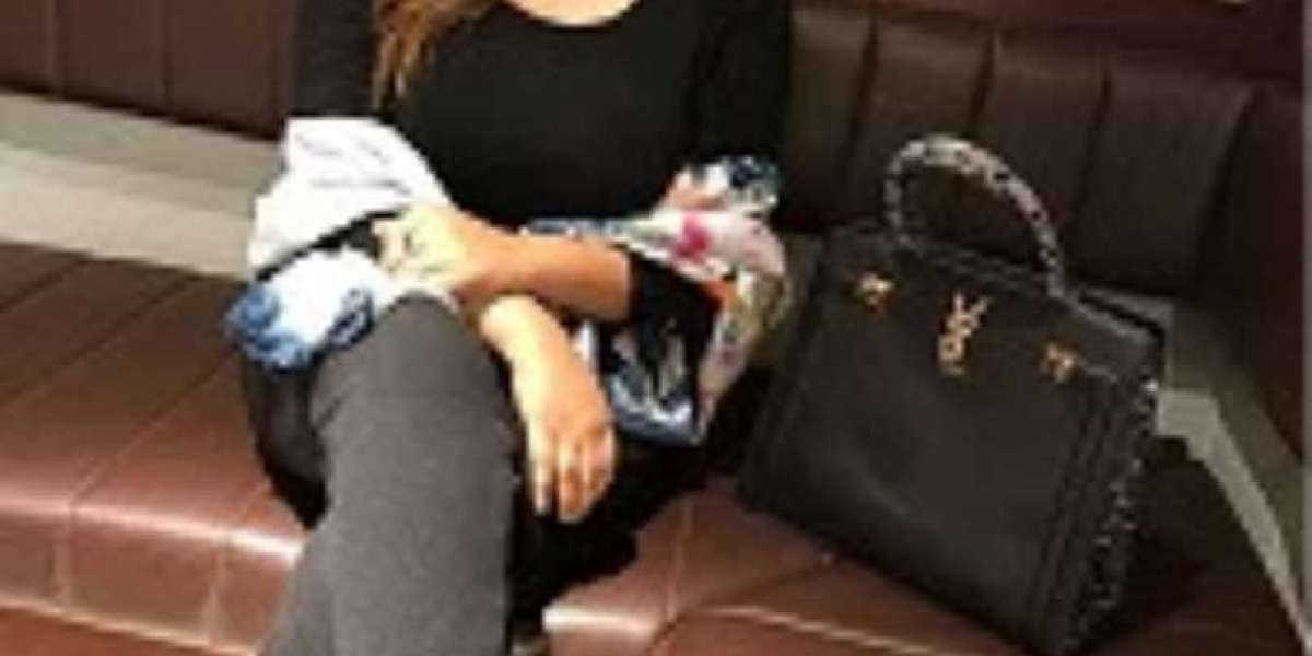 Call Girls in Mumbai - Single Girl for Out Call